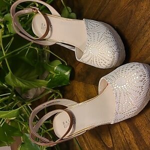 Basic Editions Genie wedge sandal